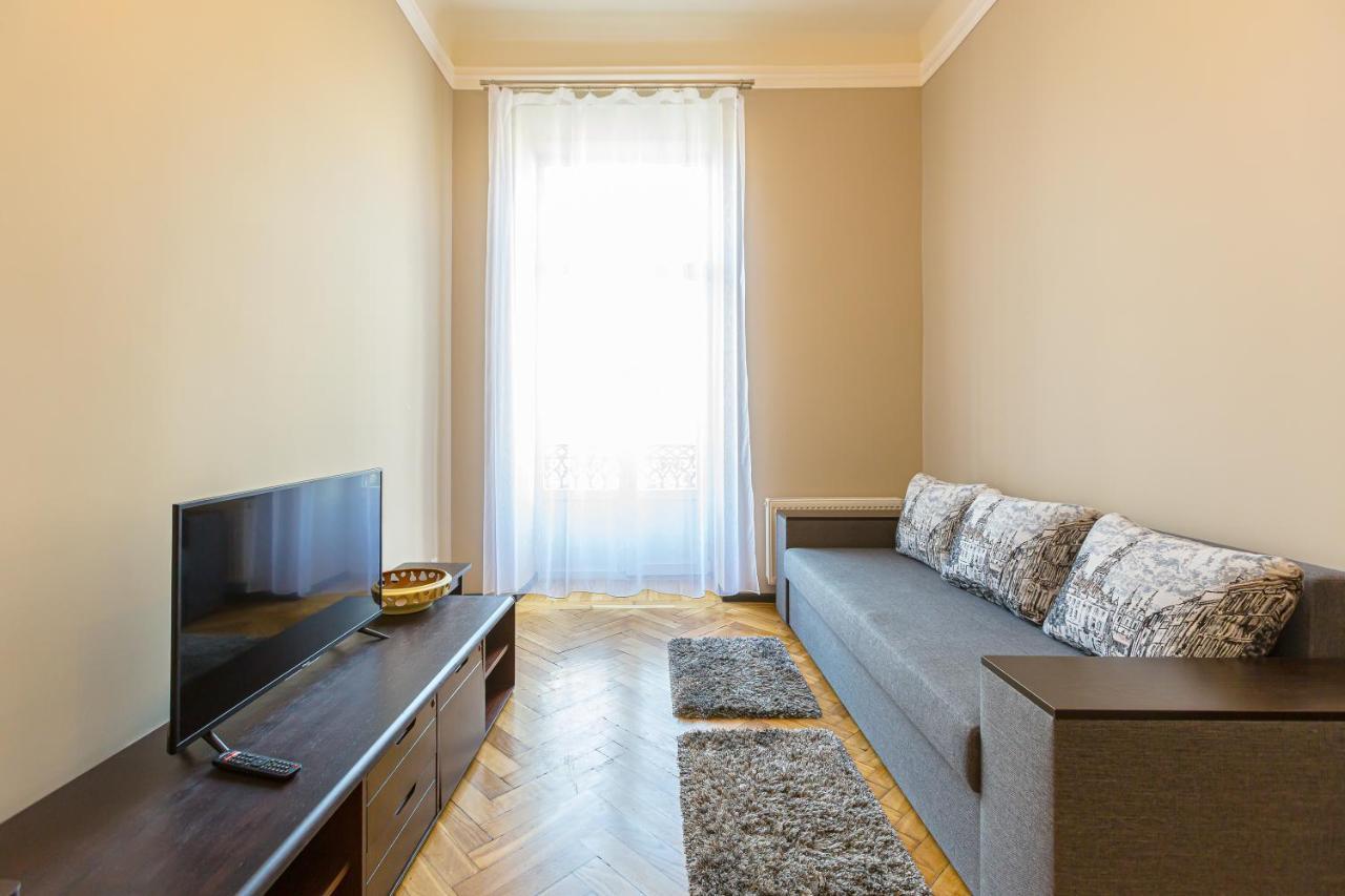 Центр На Вулиці Проспект Шевченка 12 Навпроти Макдональса З Балконом Apartment ลวีฟ ภายนอก รูปภาพ